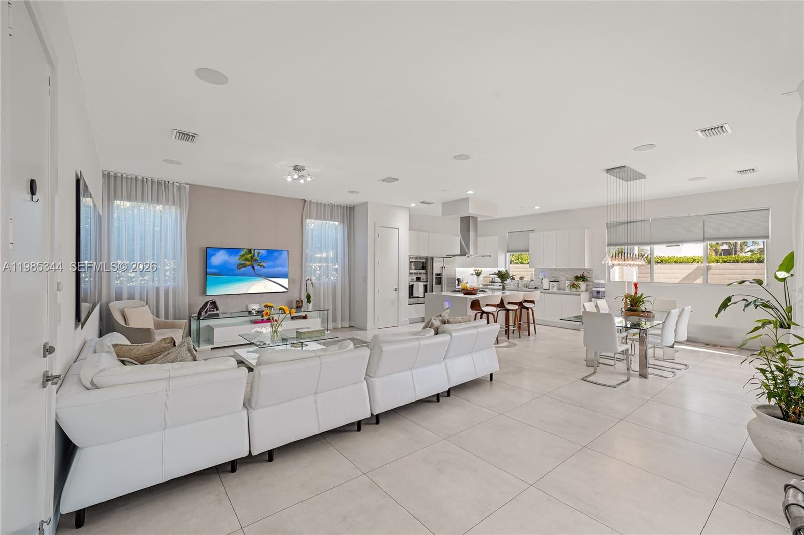 7515 NW 99th Ave, Doral FL 33178