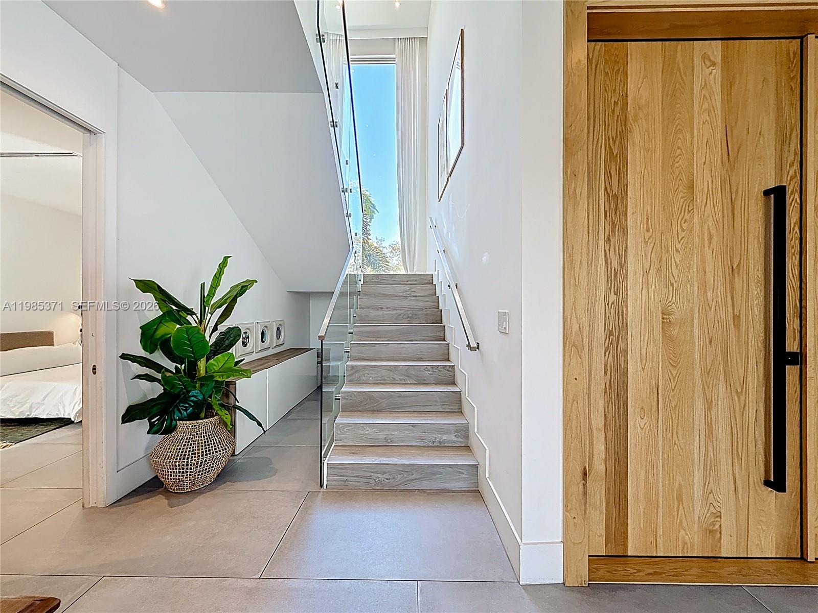 561 Warren Ln, Key Biscayne FL 33149