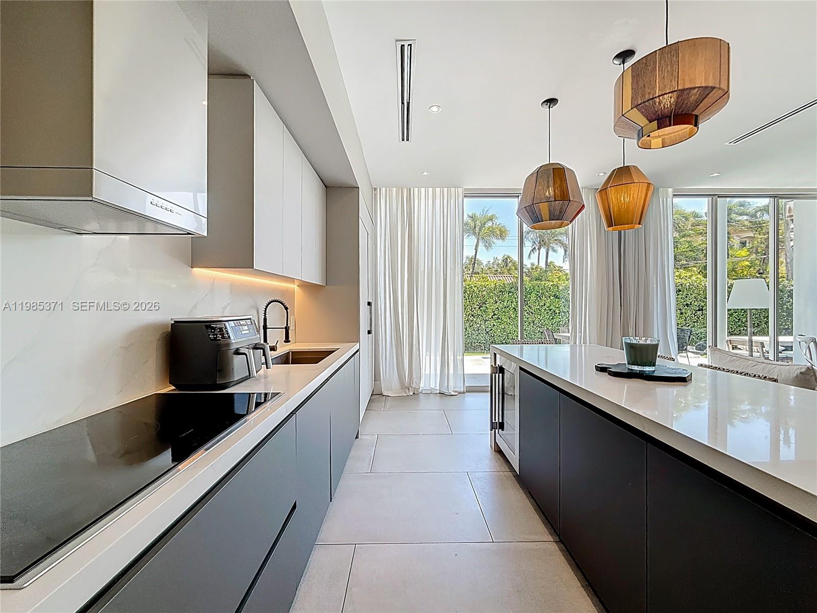 561 Warren Ln, Key Biscayne FL 33149