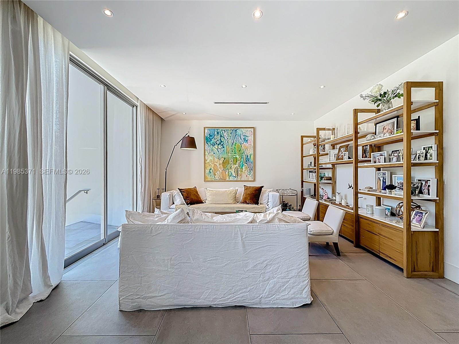 561 Warren Ln, Key Biscayne FL 33149