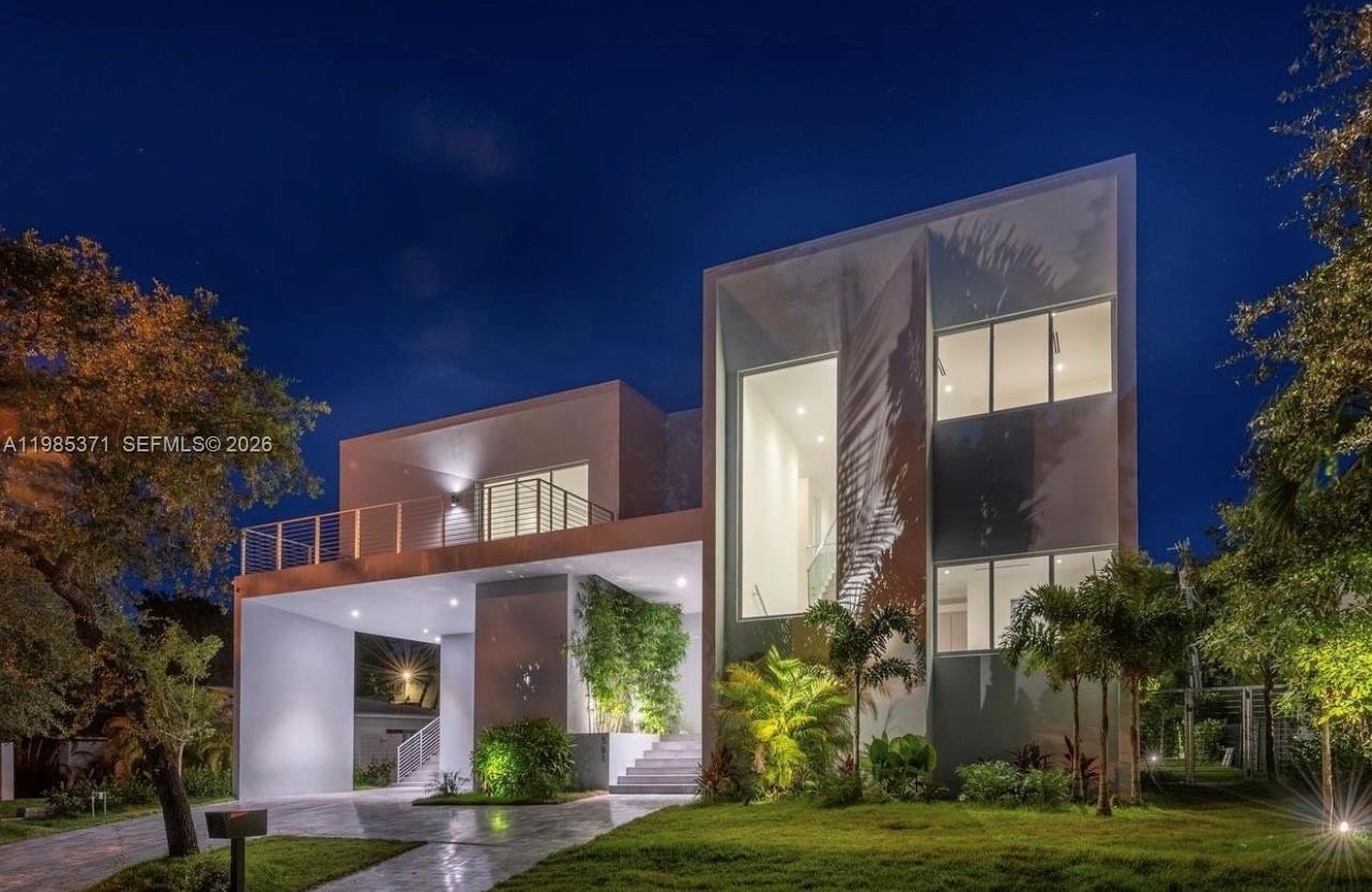 561 Warren Ln, Key Biscayne FL 33149
