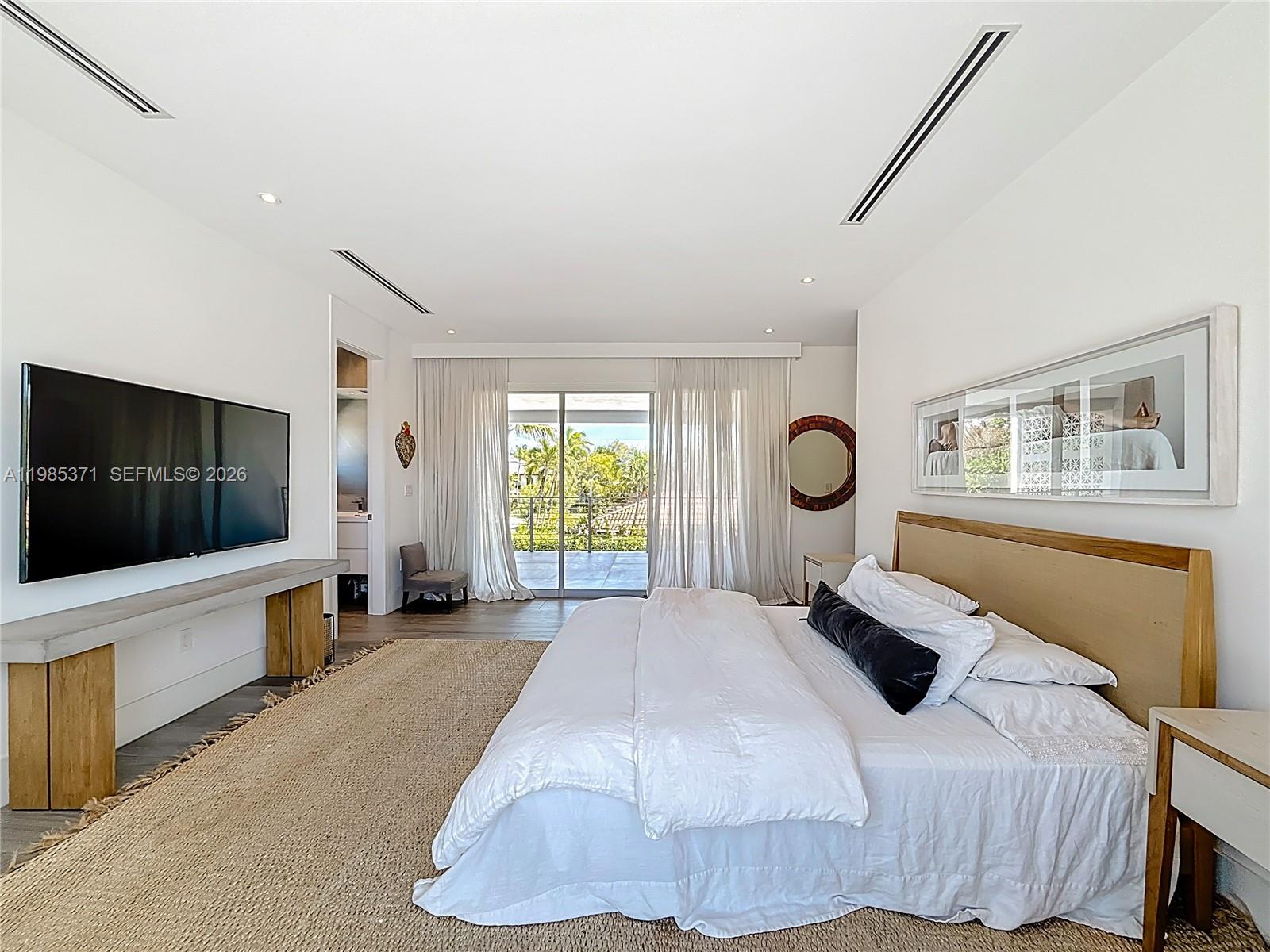 561 Warren Ln, Key Biscayne FL 33149