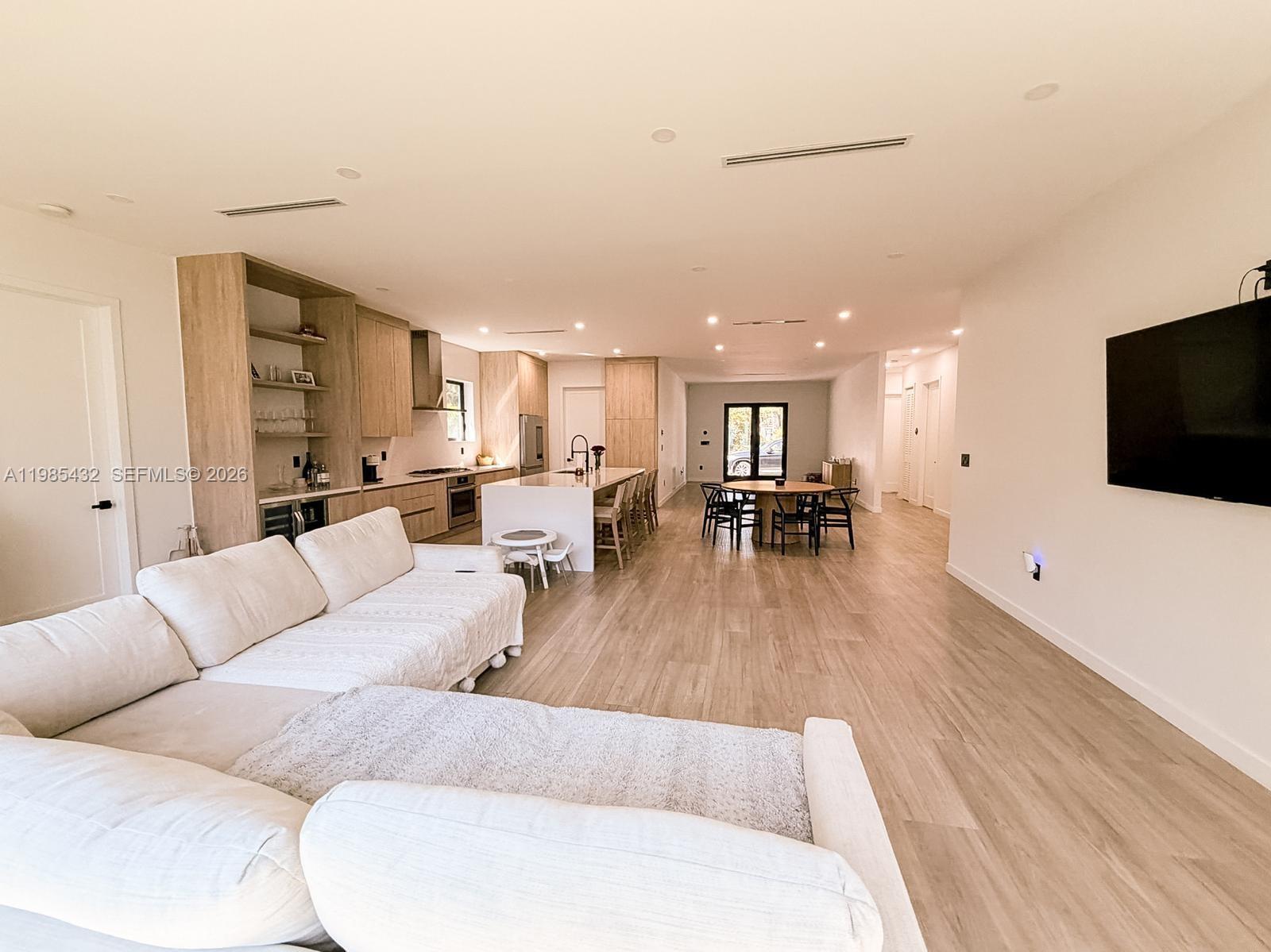 6200 SW 57th Dr, South Miami FL 33143