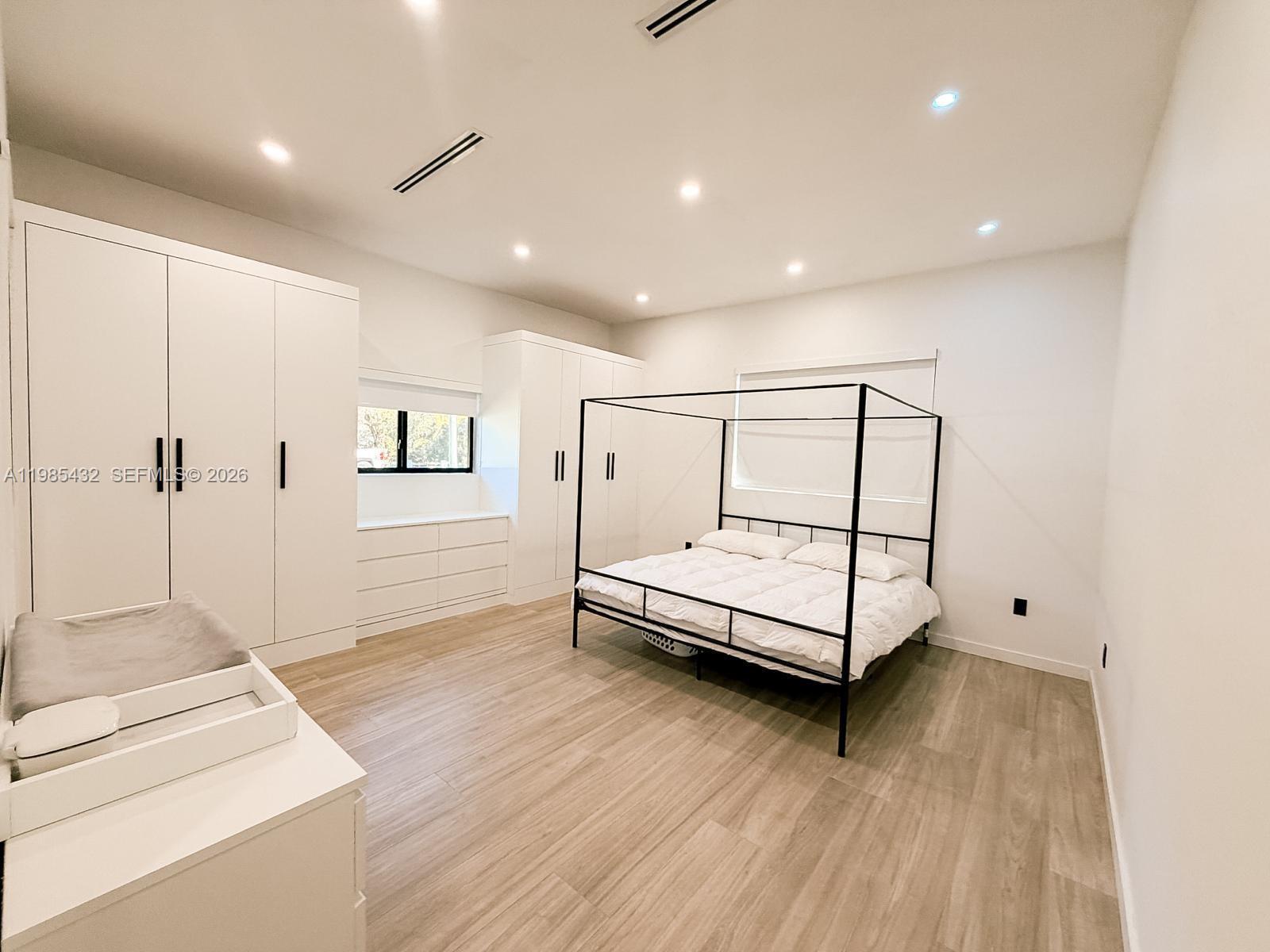 6200 SW 57th Dr, South Miami FL 33143