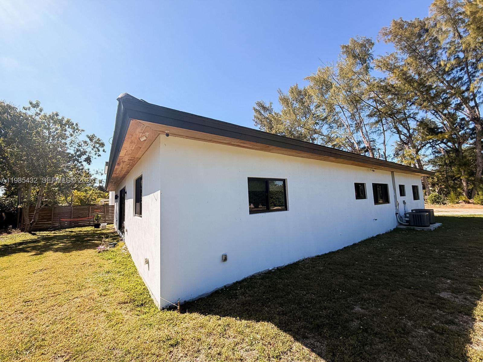 6200 SW 57th Dr, South Miami FL 33143