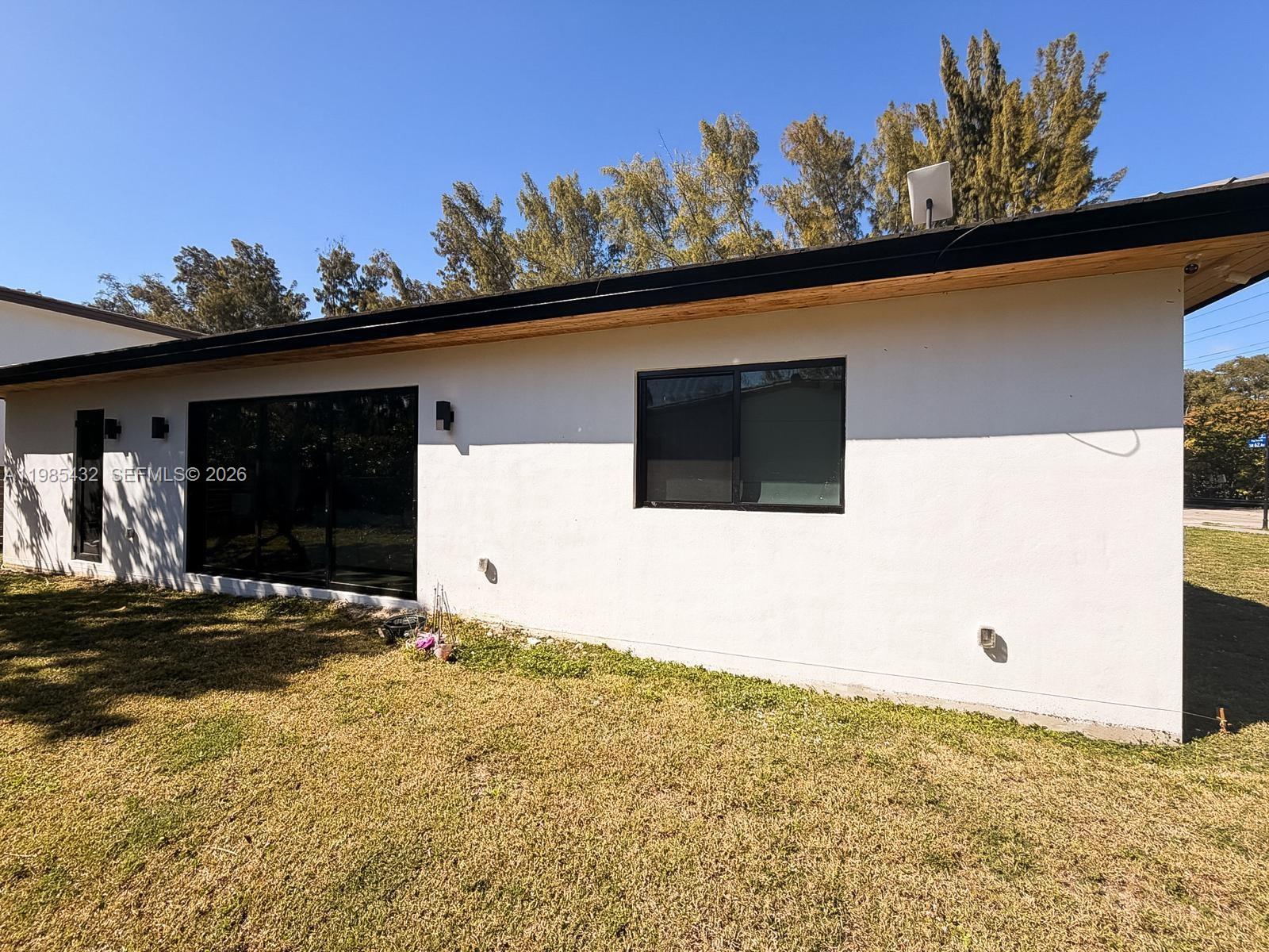 6200 SW 57th Dr, South Miami FL 33143