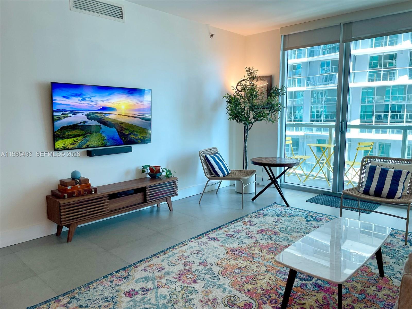 55 SE 6th St #1407, Miami FL 33131