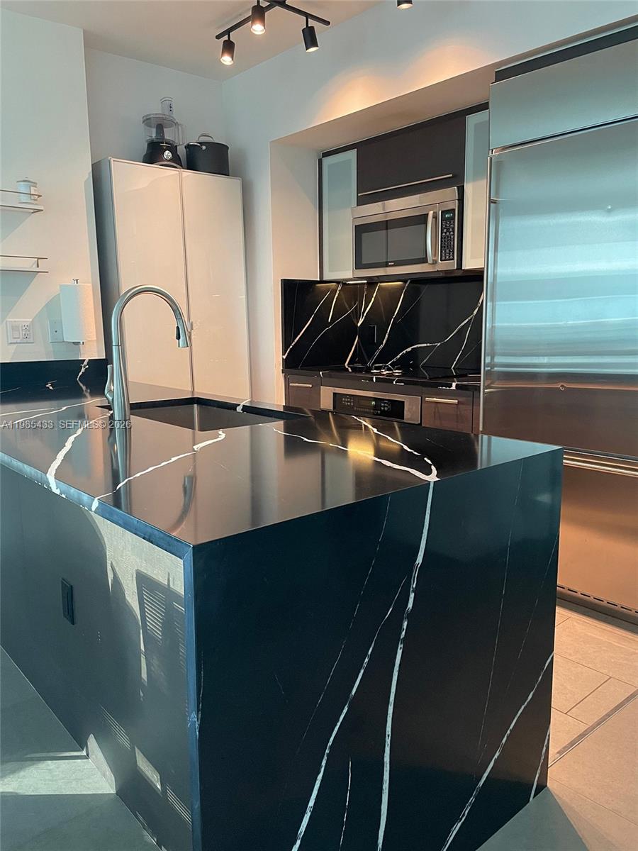 55 SE 6th St #1407, Miami FL 33131