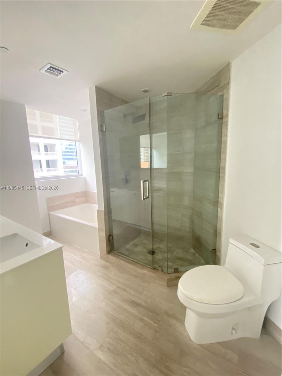 1300 Brickell Bay Dr #1903, Miami FL 33131