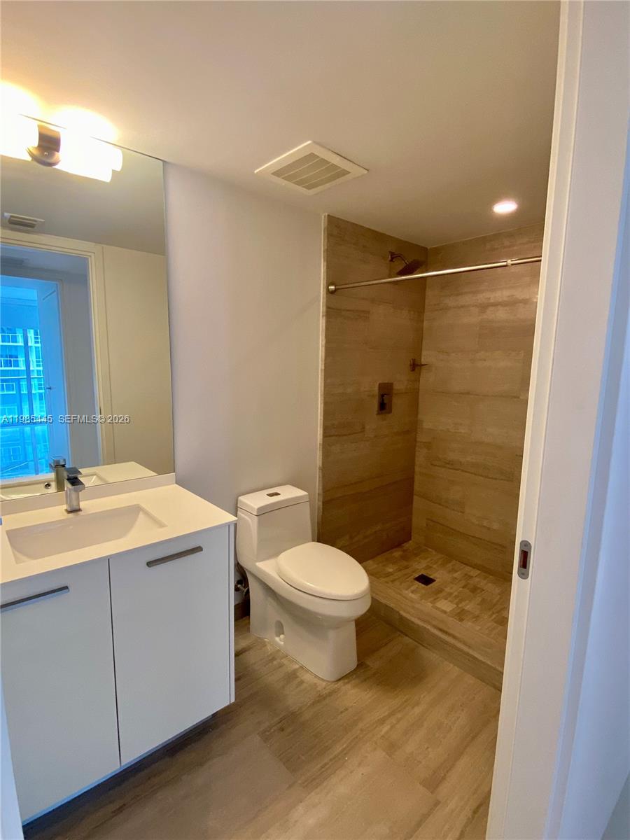 1300 Brickell Bay Dr #1903, Miami FL 33131