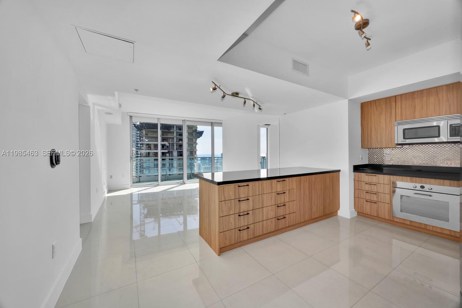 92 SW 3rd St #3904, Miami FL 33130