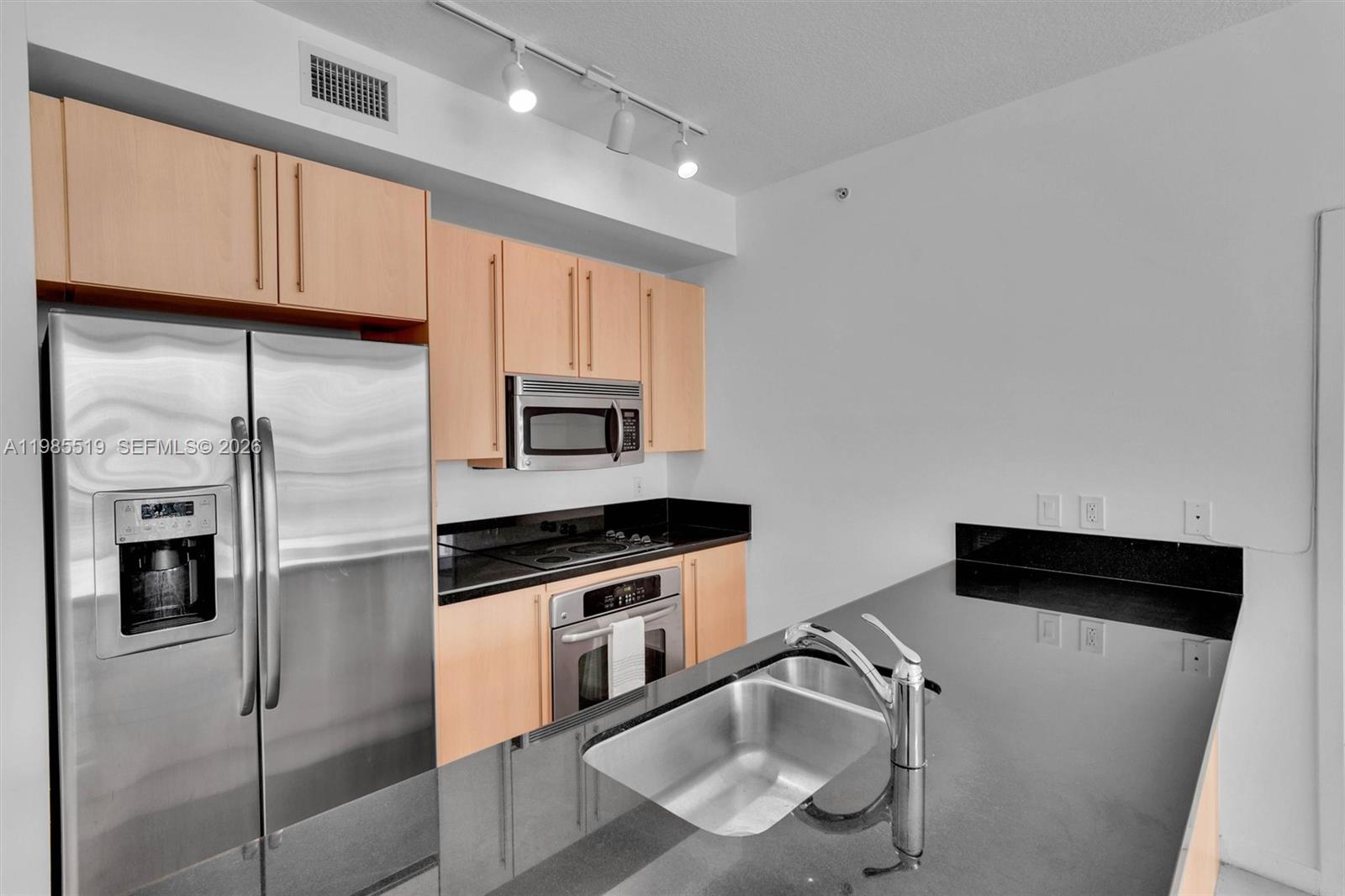 79 SW 12th St #1210, Miami FL 33130