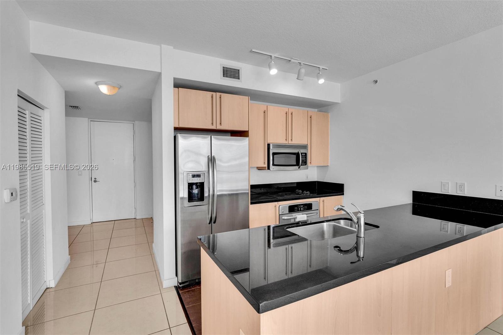 79 SW 12th St #1210, Miami FL 33130