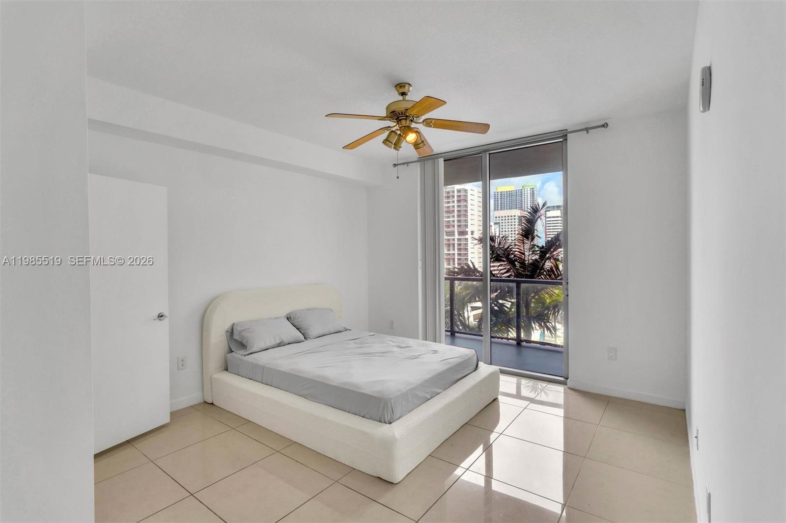 79 SW 12th St #1210, Miami FL 33130