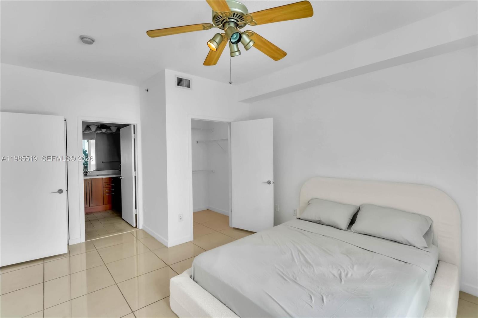 79 SW 12th St #1210, Miami FL 33130