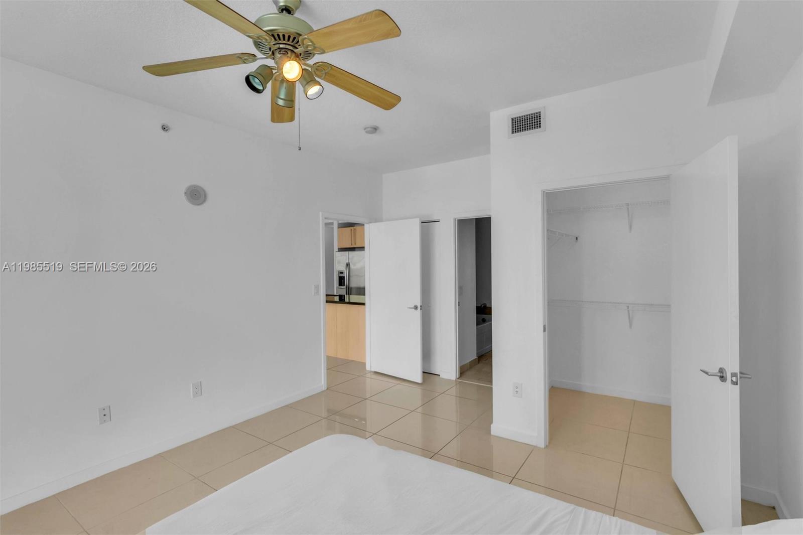 79 SW 12th St #1210, Miami FL 33130