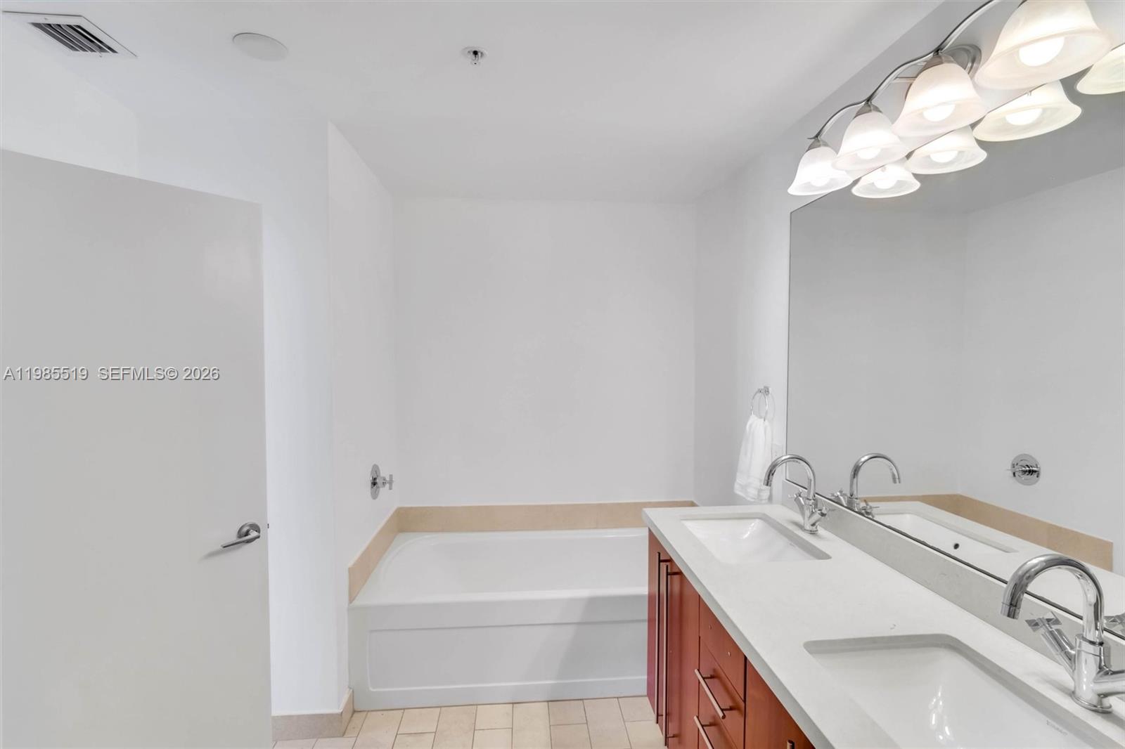79 SW 12th St #1210, Miami FL 33130