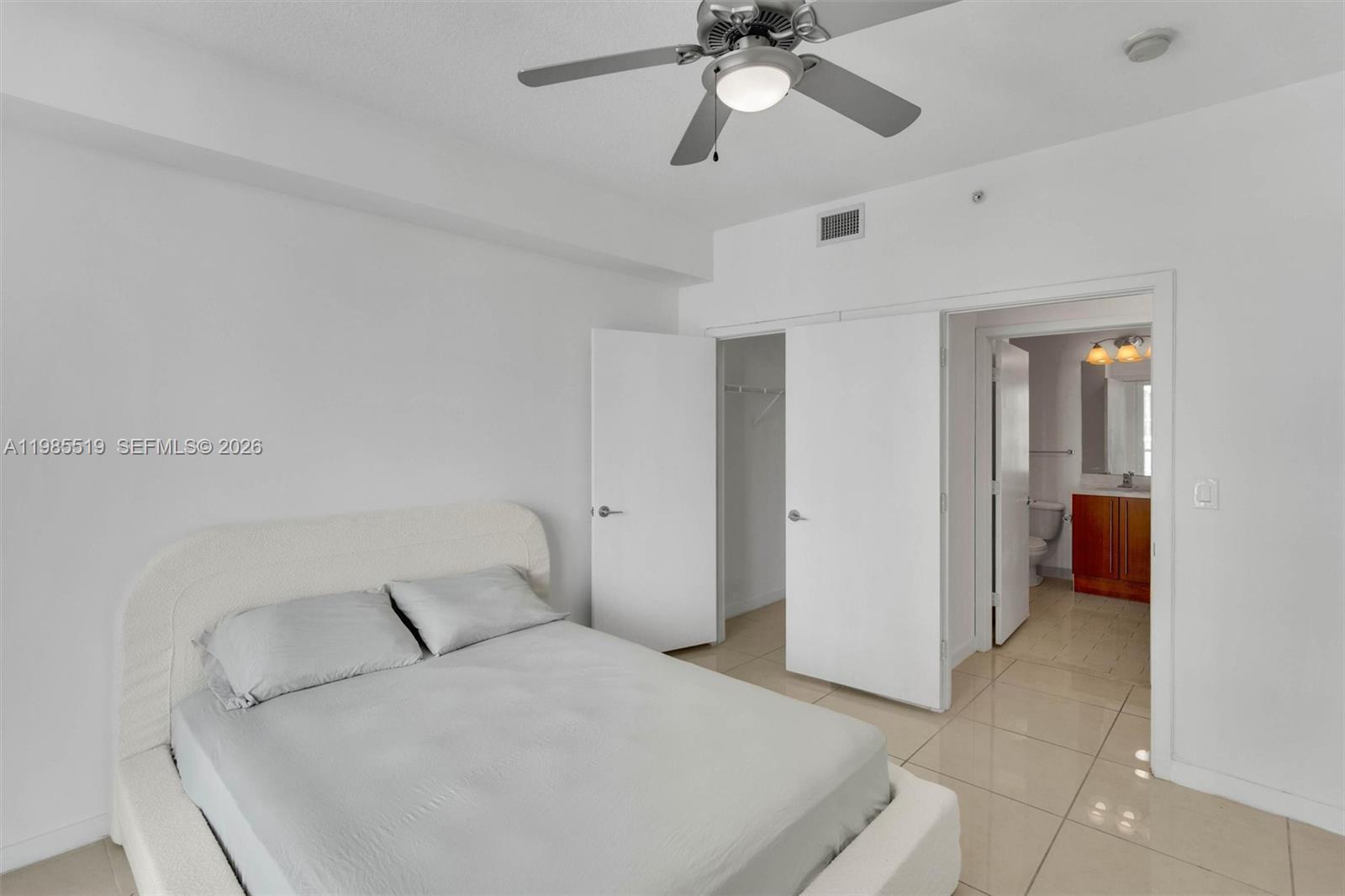79 SW 12th St #1210, Miami FL 33130