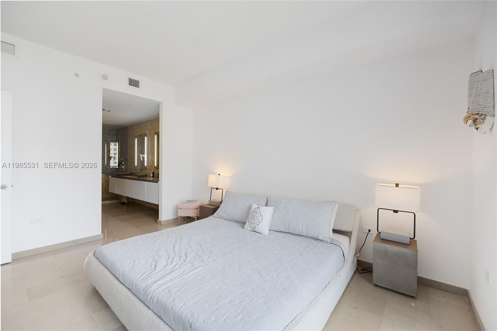 88 SW 7th St #1010, Miami FL 33130