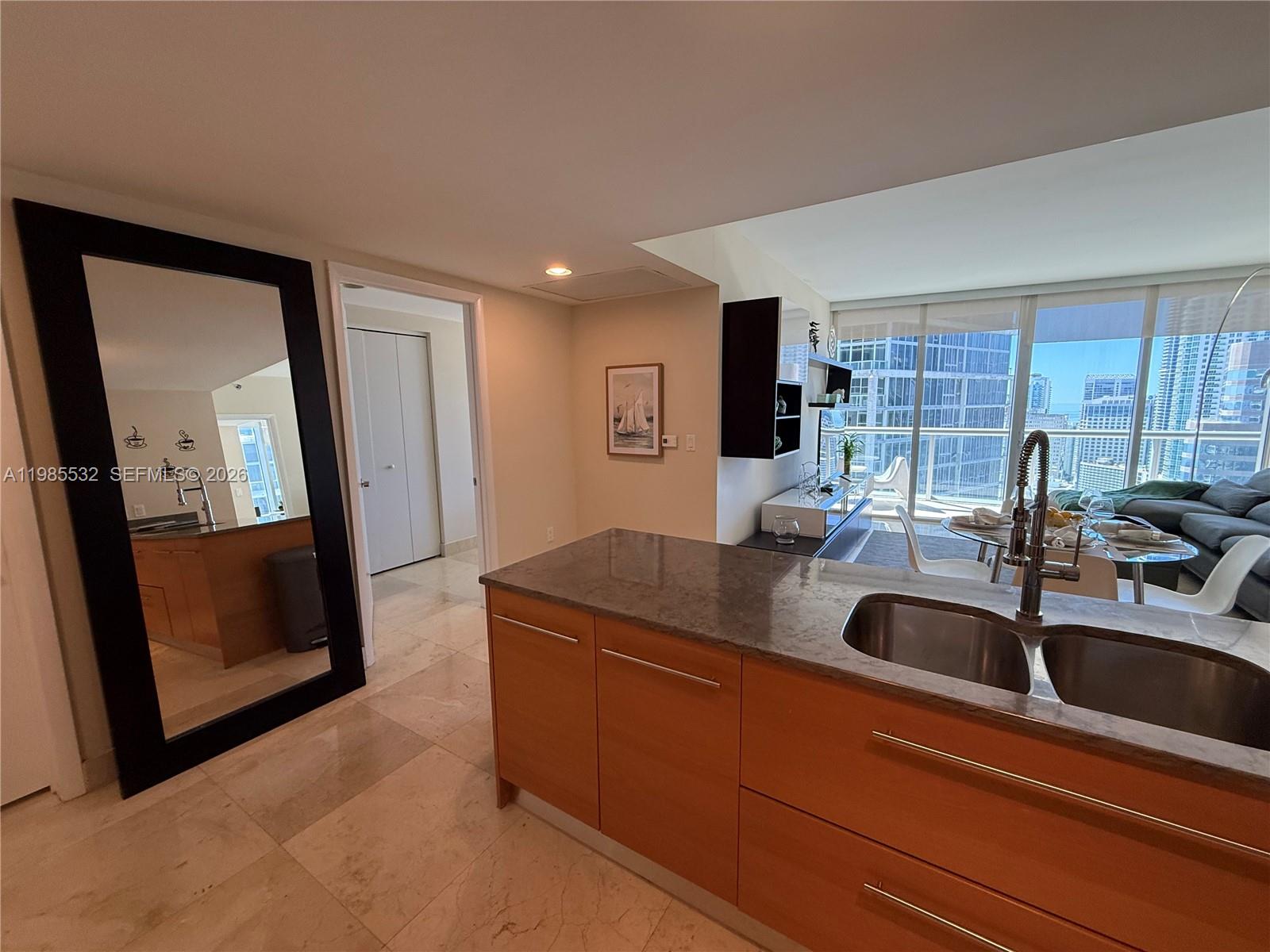 475 Brickell Ave #3913, Miami FL 33131