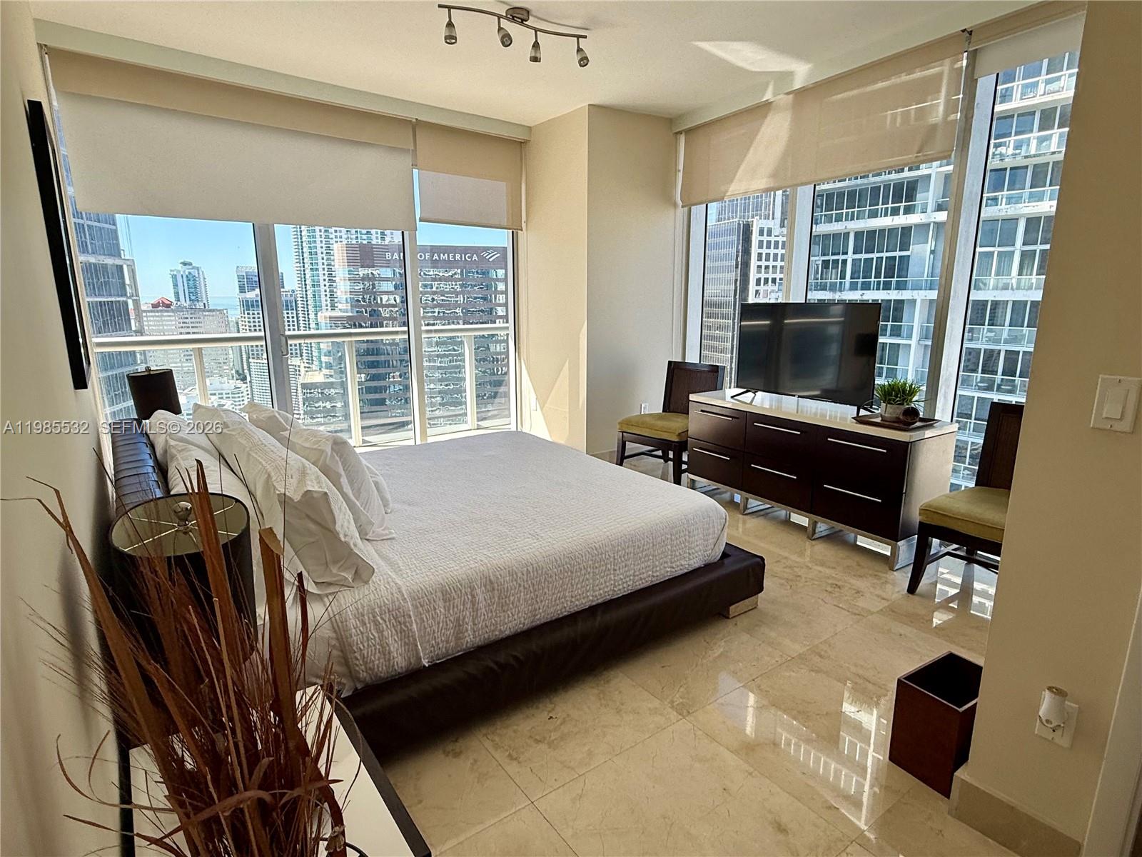 475 Brickell Ave #3913, Miami FL 33131
