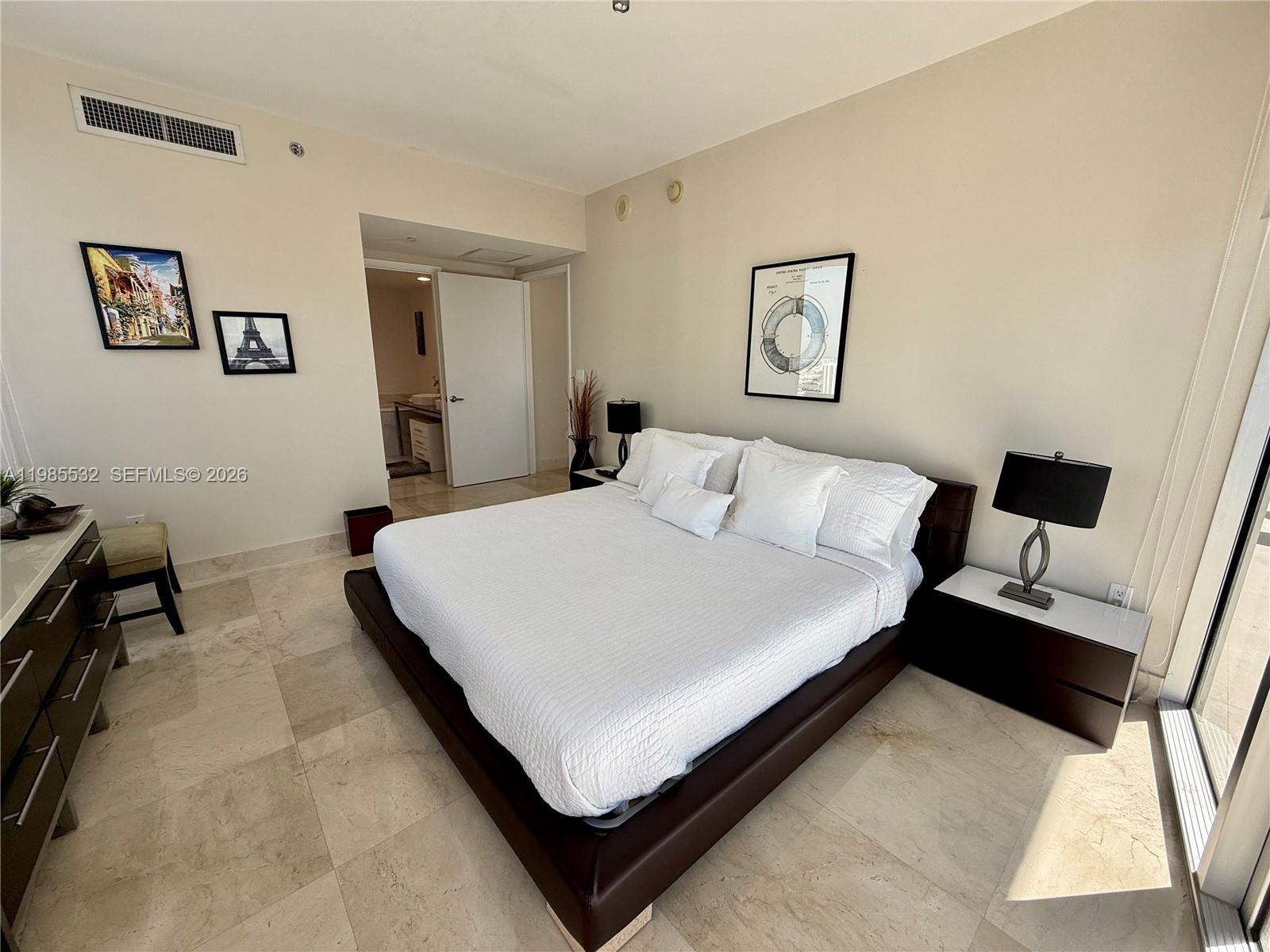 475 Brickell Ave #3913, Miami FL 33131