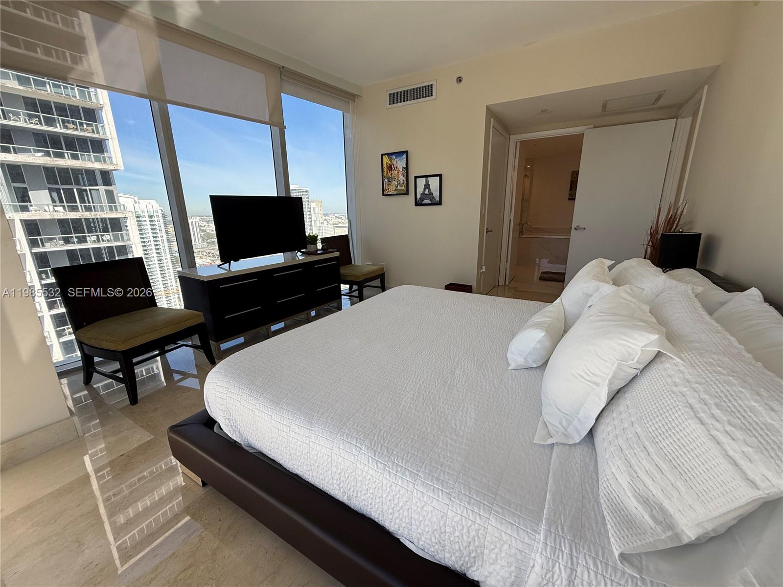 475 Brickell Ave #3913, Miami FL 33131