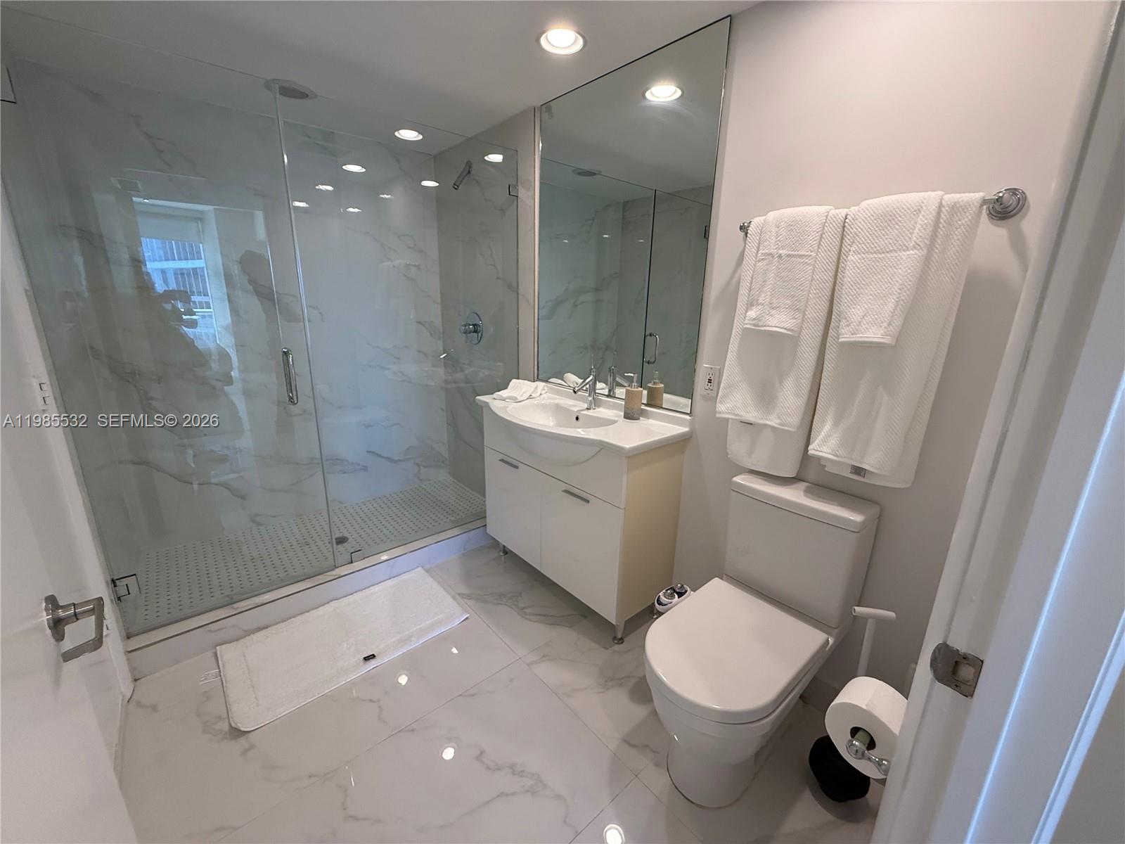 475 Brickell Ave #3913, Miami FL 33131