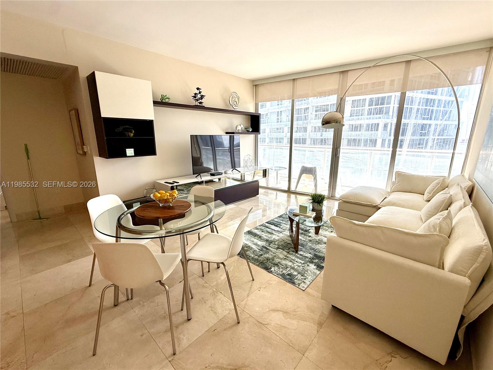 475 Brickell Ave #3913, Miami FL 33131