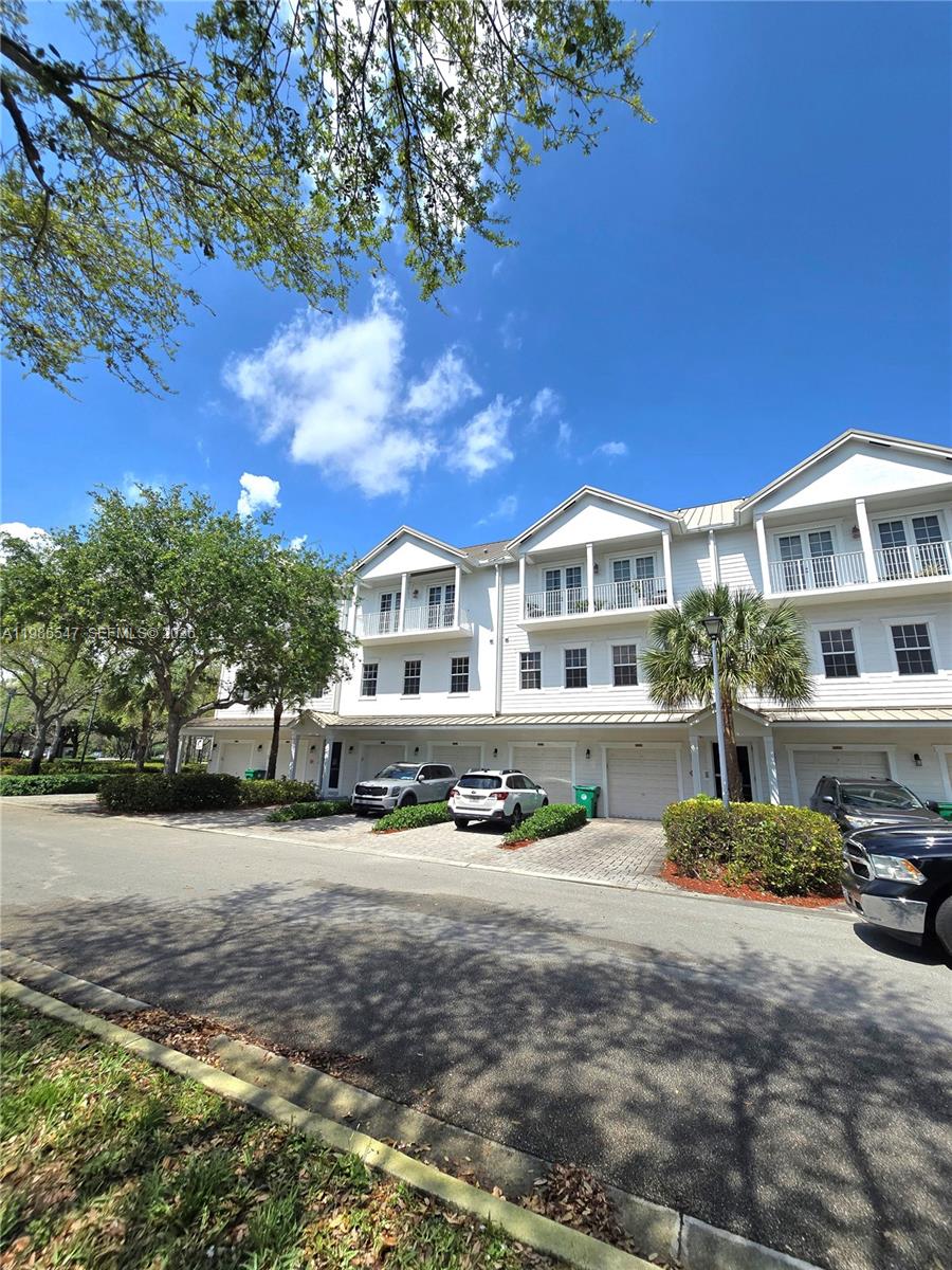 6841 N Lakeside Cir N #109-1, Davie FL 33314