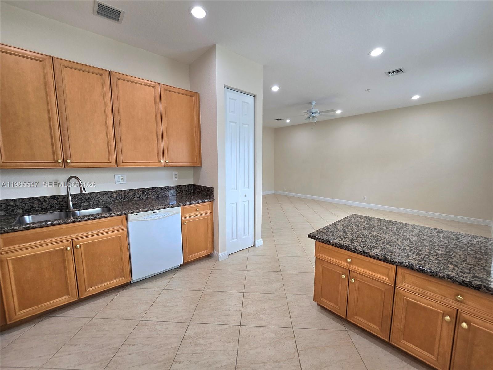 6841 N Lakeside Cir N #109-1, Davie FL 33314