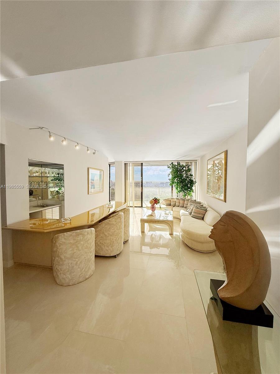 20281 E Country Club Dr #2409, Aventura FL 33180