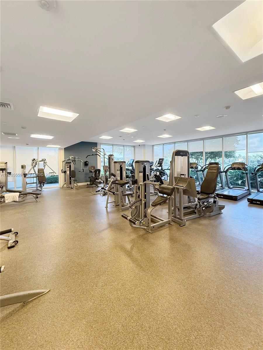 20281 E Country Club Dr #2409, Aventura FL 33180