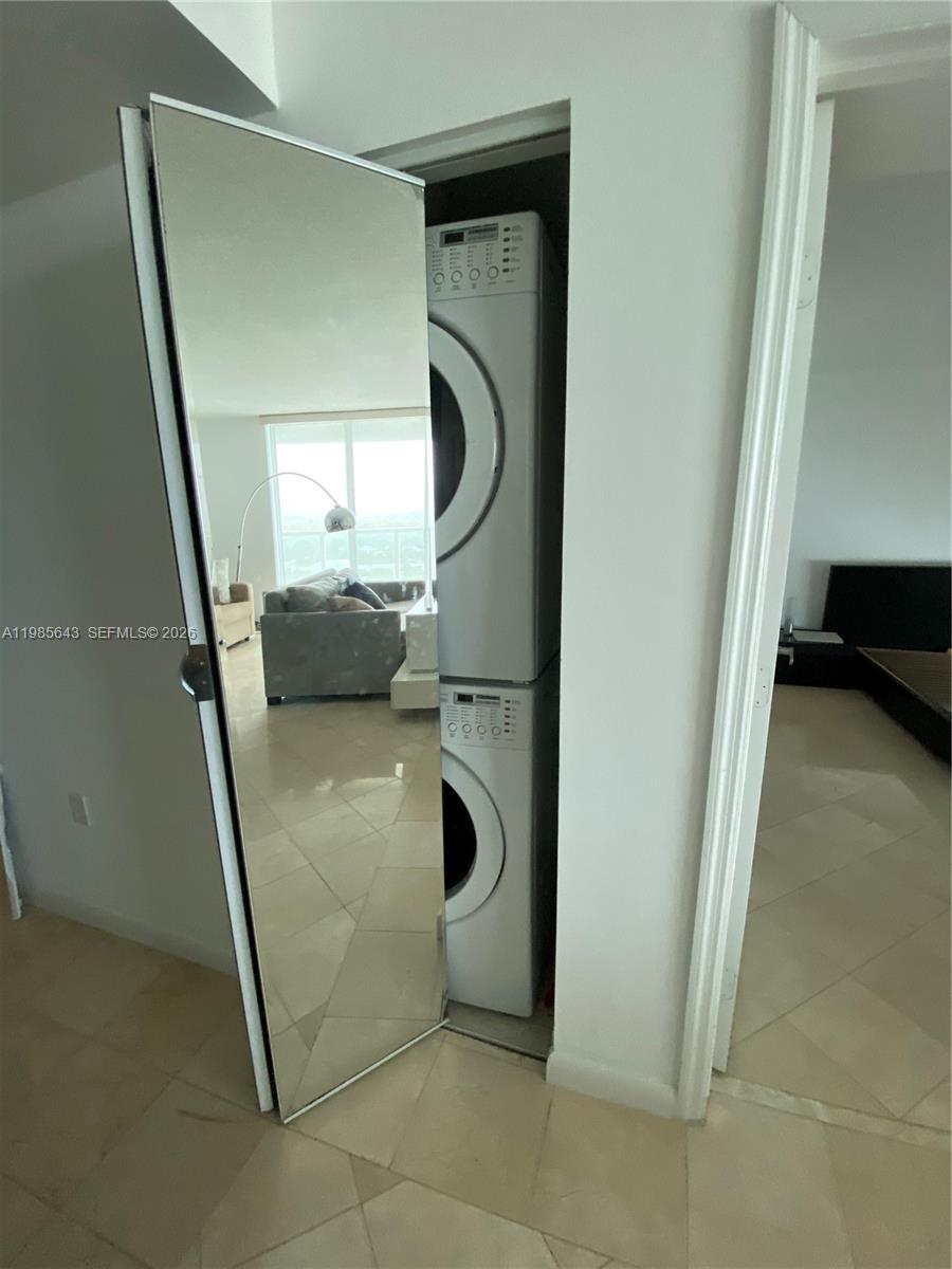 2101 Brickell Ave #2210, Miami FL 33129