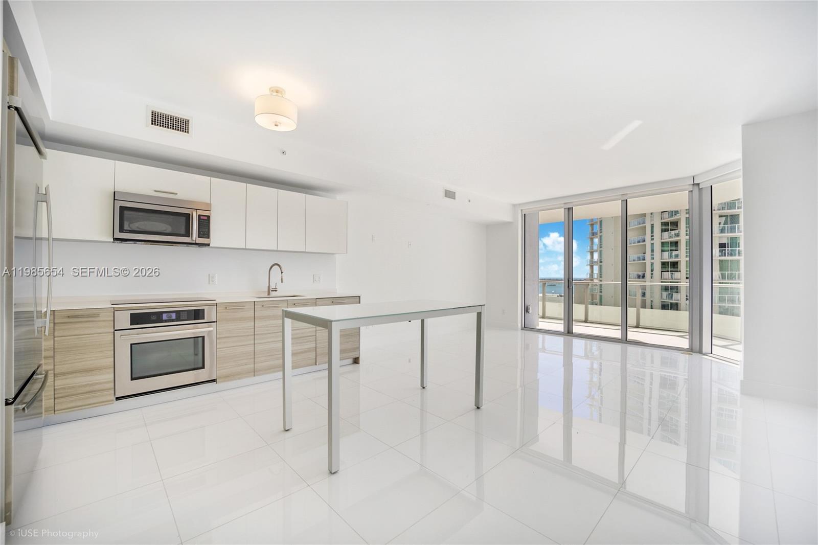 1300 Brickell Bay Dr #1803, Miami FL 33131