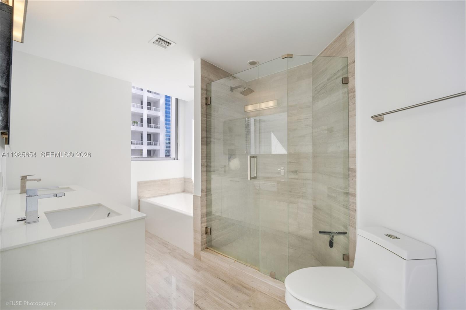 1300 Brickell Bay Dr #1803, Miami FL 33131
