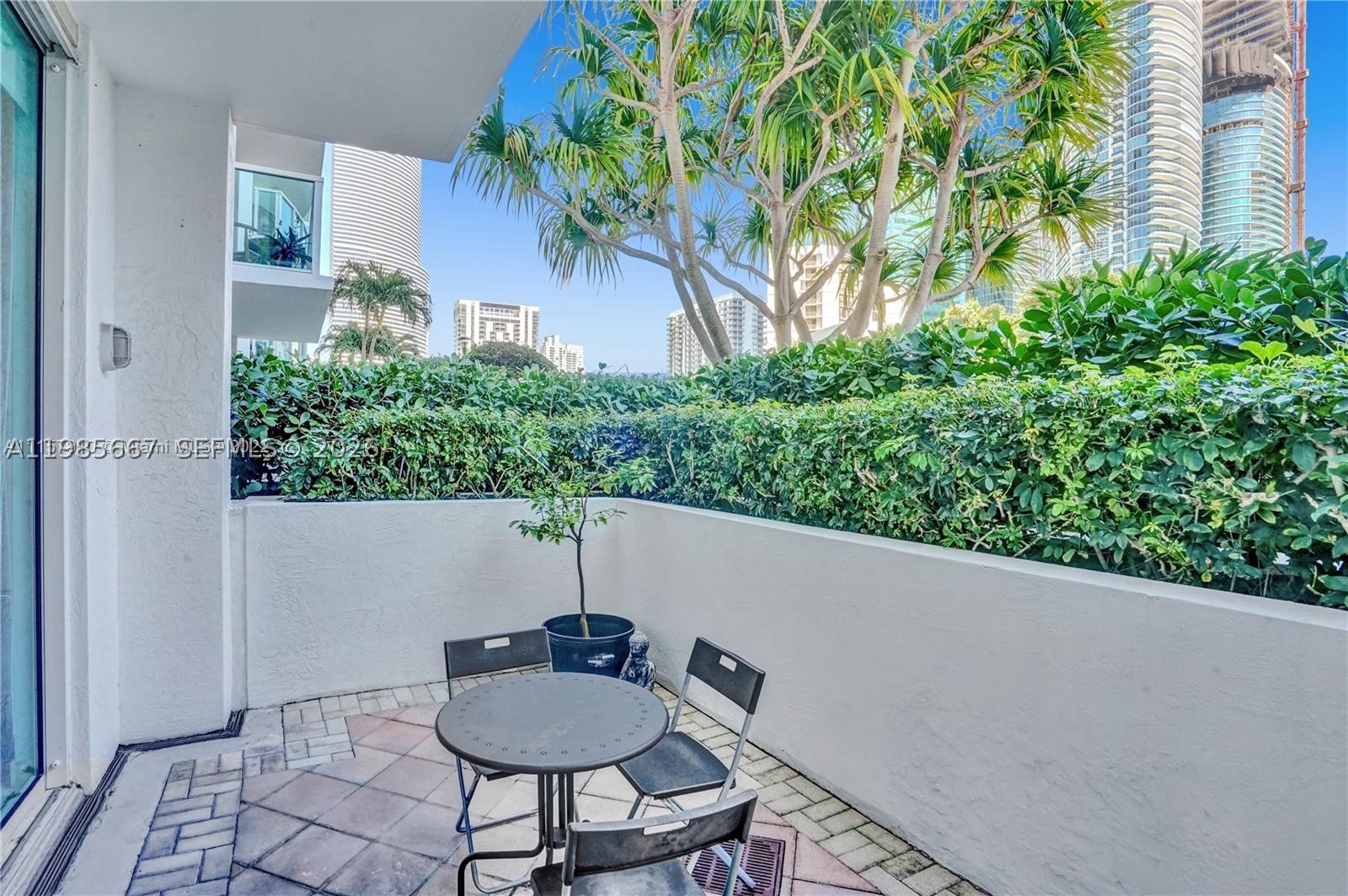 31 SE 5th St #1110, Miami FL 33131