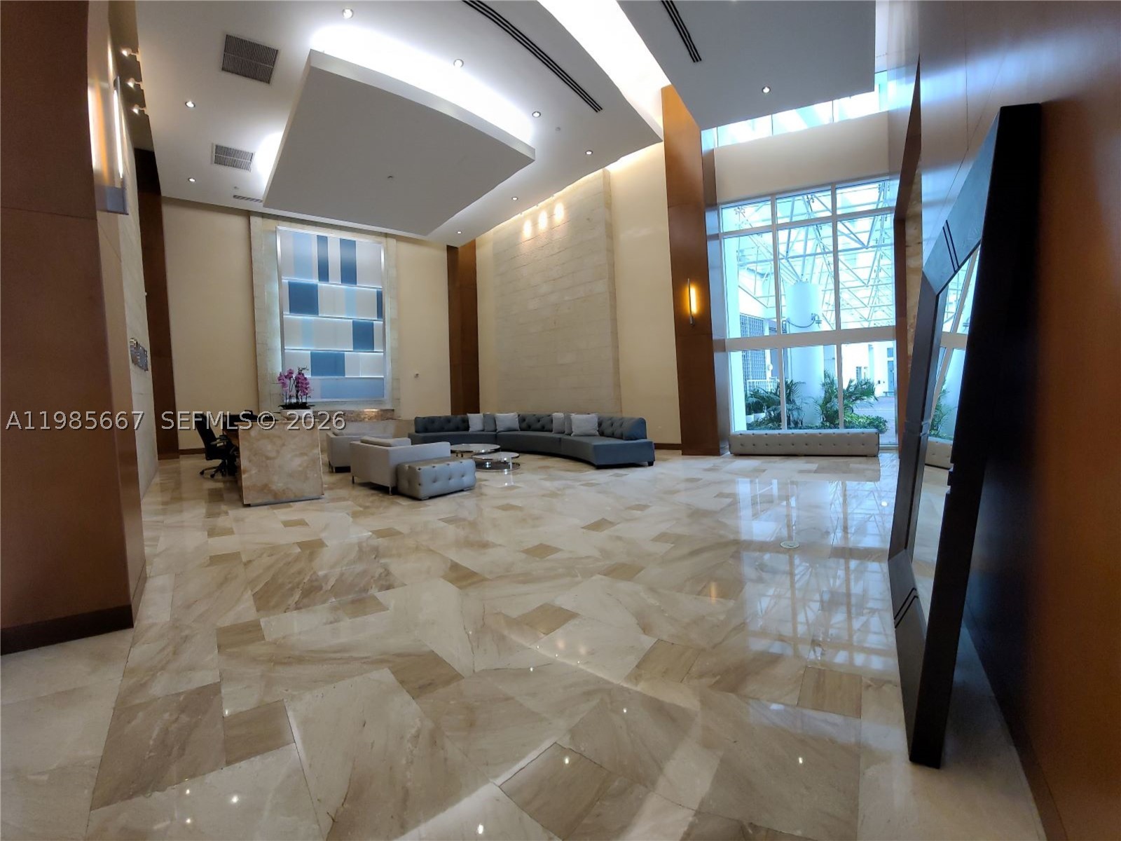 31 SE 5th St #1110, Miami FL 33131