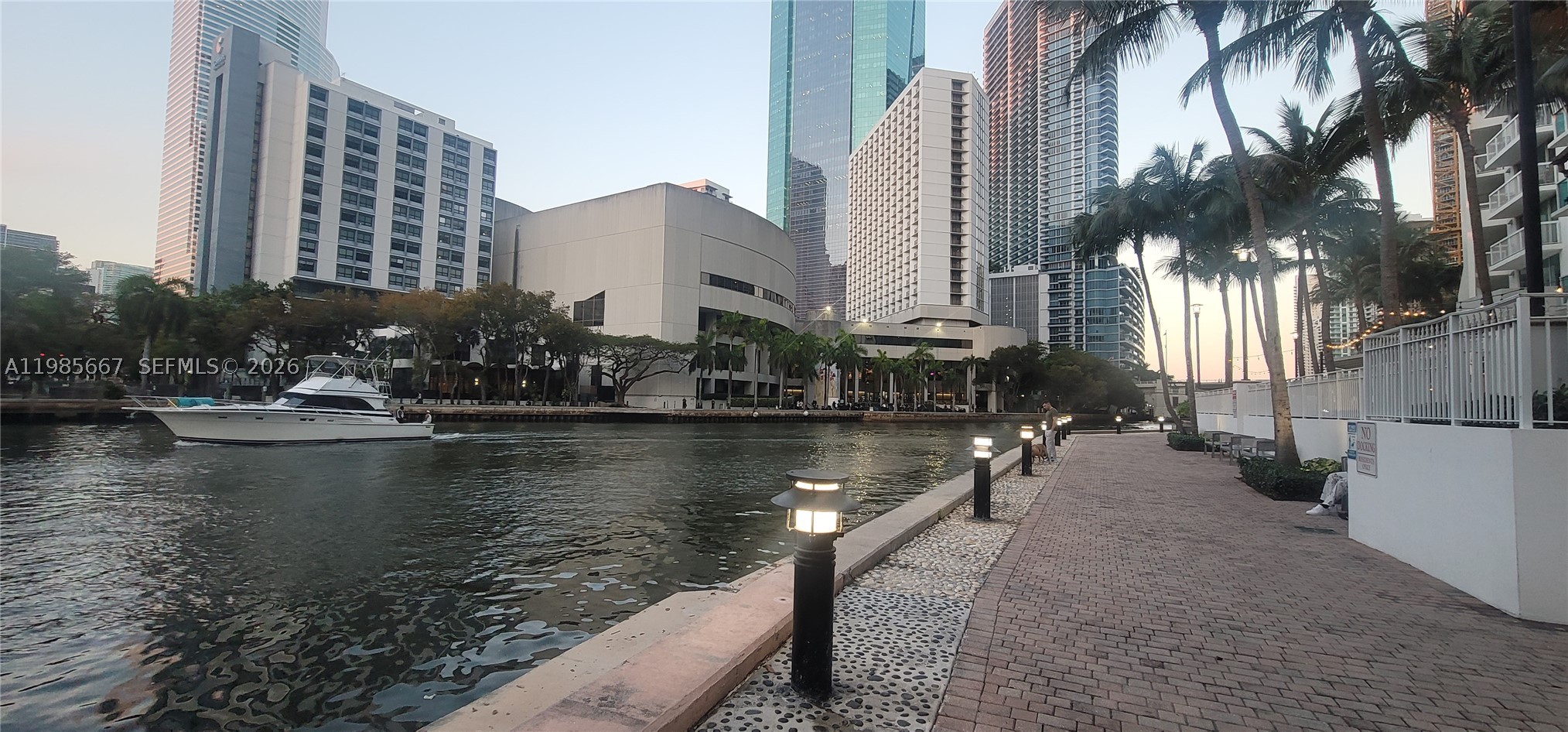 31 SE 5th St #1110, Miami FL 33131