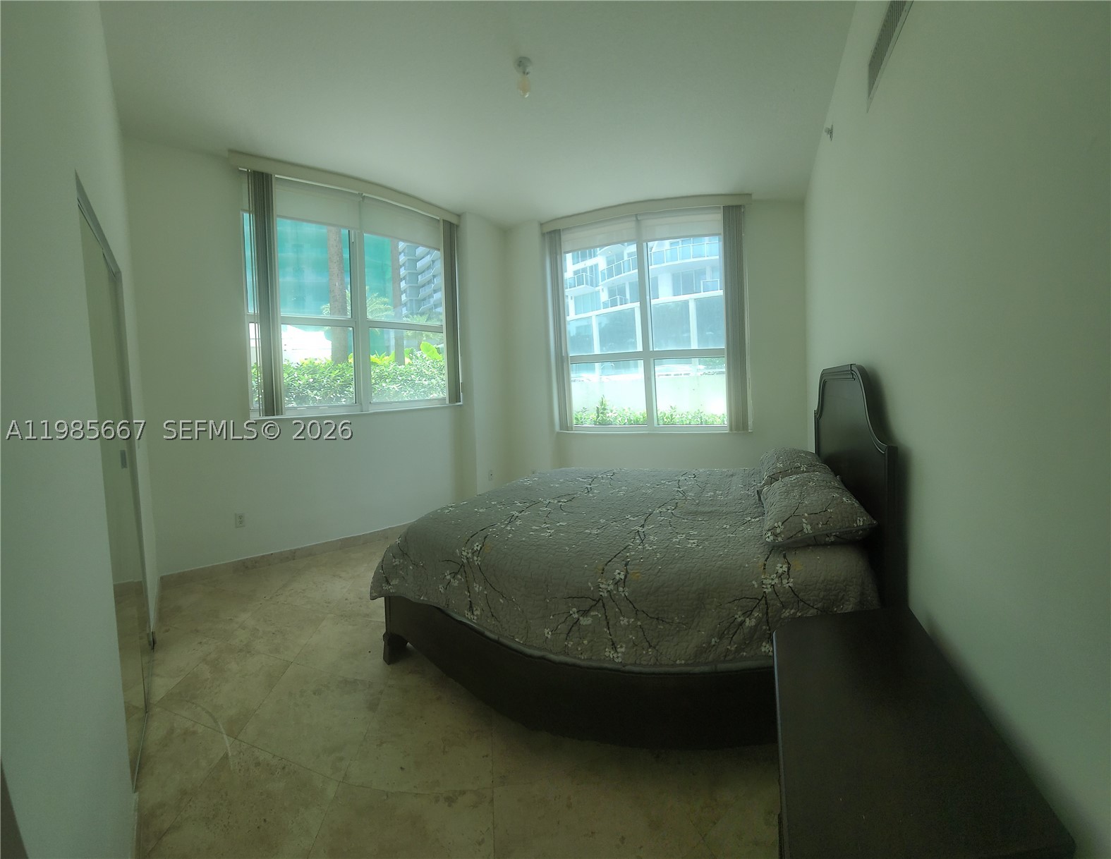 31 SE 5th St #1110, Miami FL 33131
