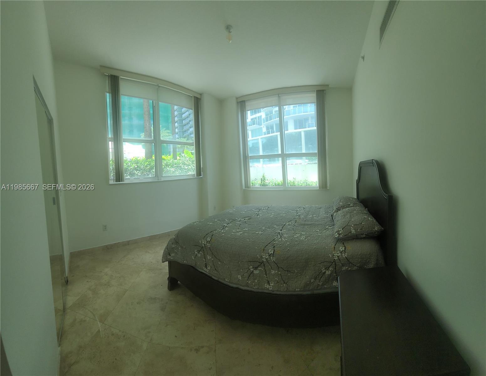 31 SE 5th St #1110, Miami FL 33131