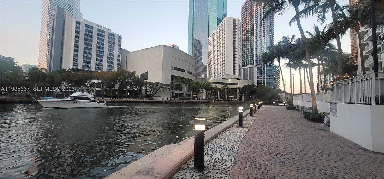 31 SE 5th St #1110, Miami FL 33131