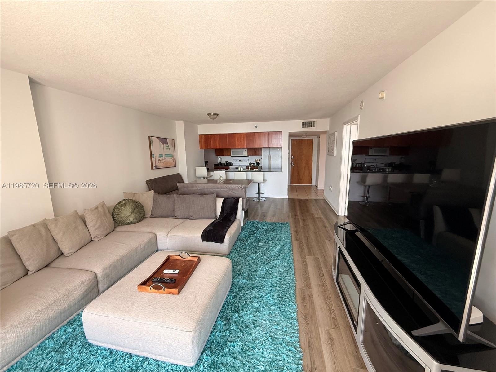 1200 Brickell Bay Dr #3621, Miami FL 33131