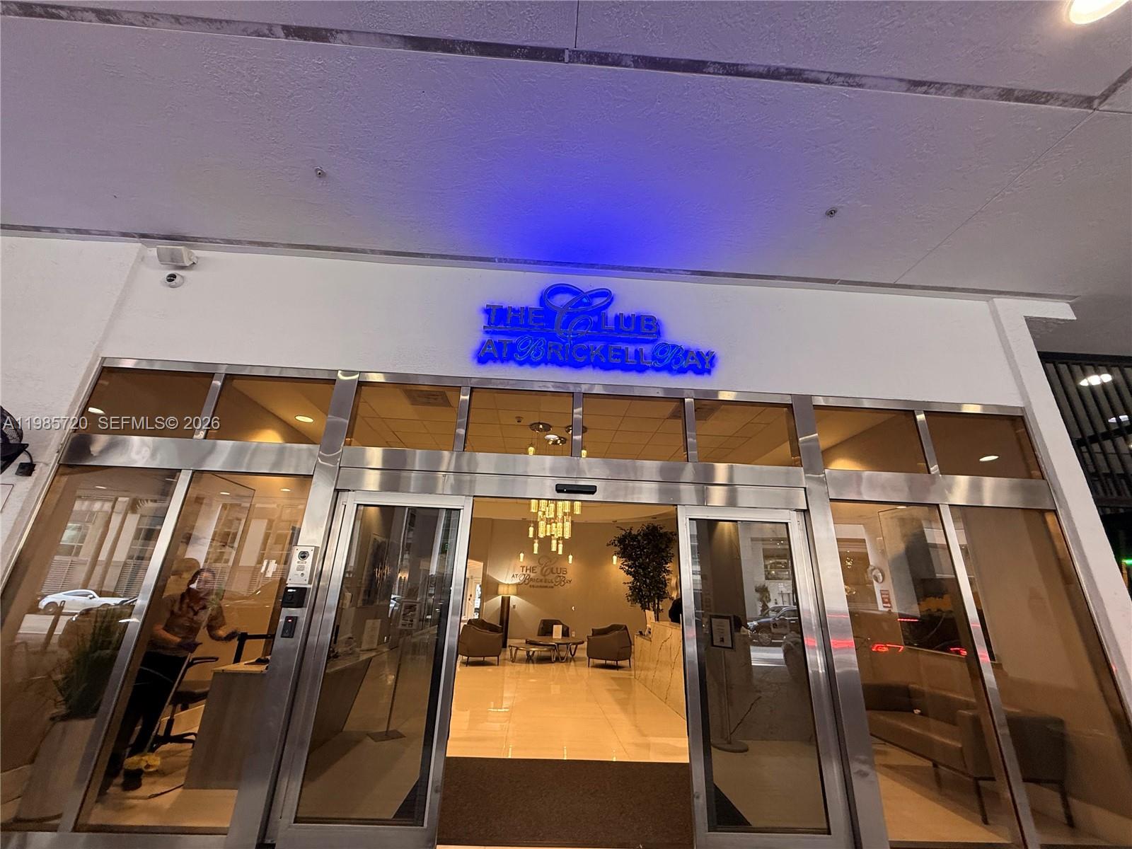 1200 Brickell Bay Dr #3621, Miami FL 33131