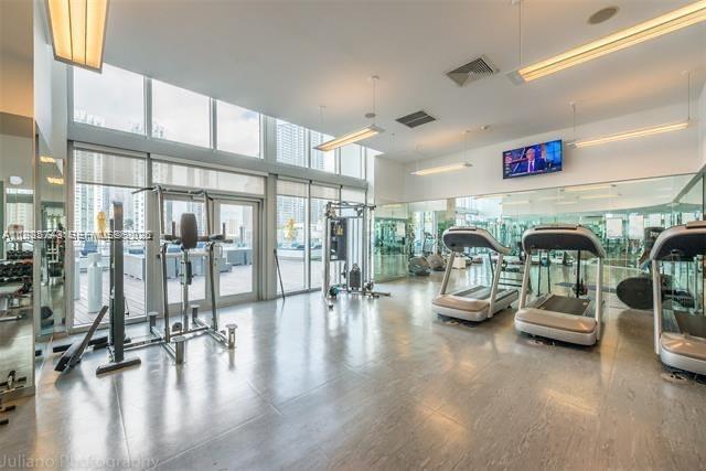 92 SW 3rd St #2510, Miami FL 33130