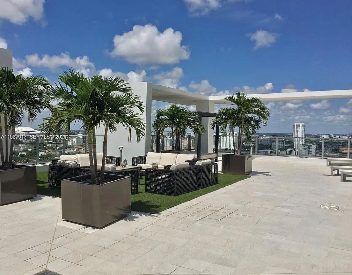 1010 SW 2nd Ave #2004, Miami FL 33130