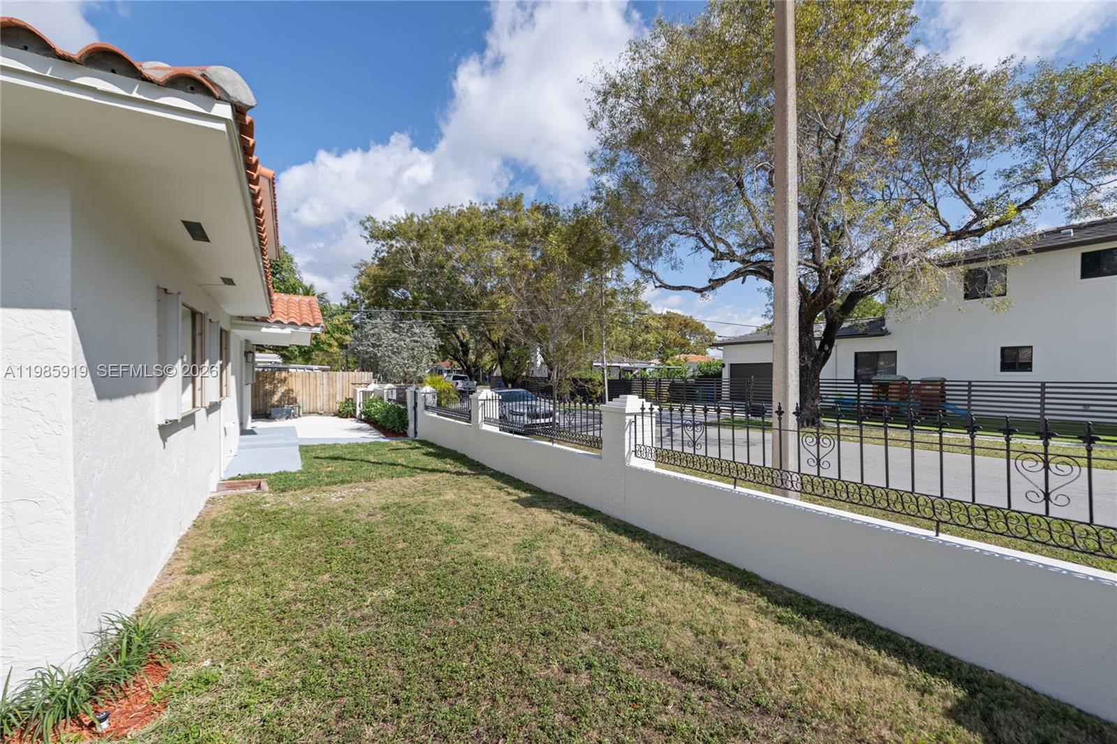 5251 SW 6th St, Miami FL 33134
