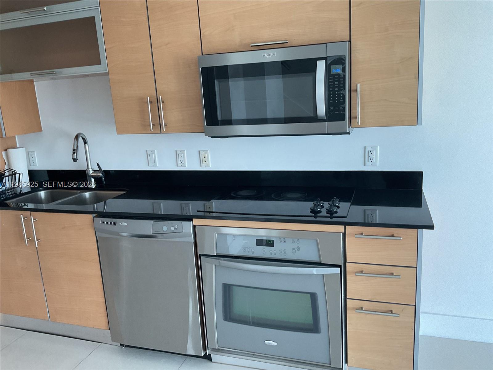 60 SW 13 ST #2007, Miami FL 33130