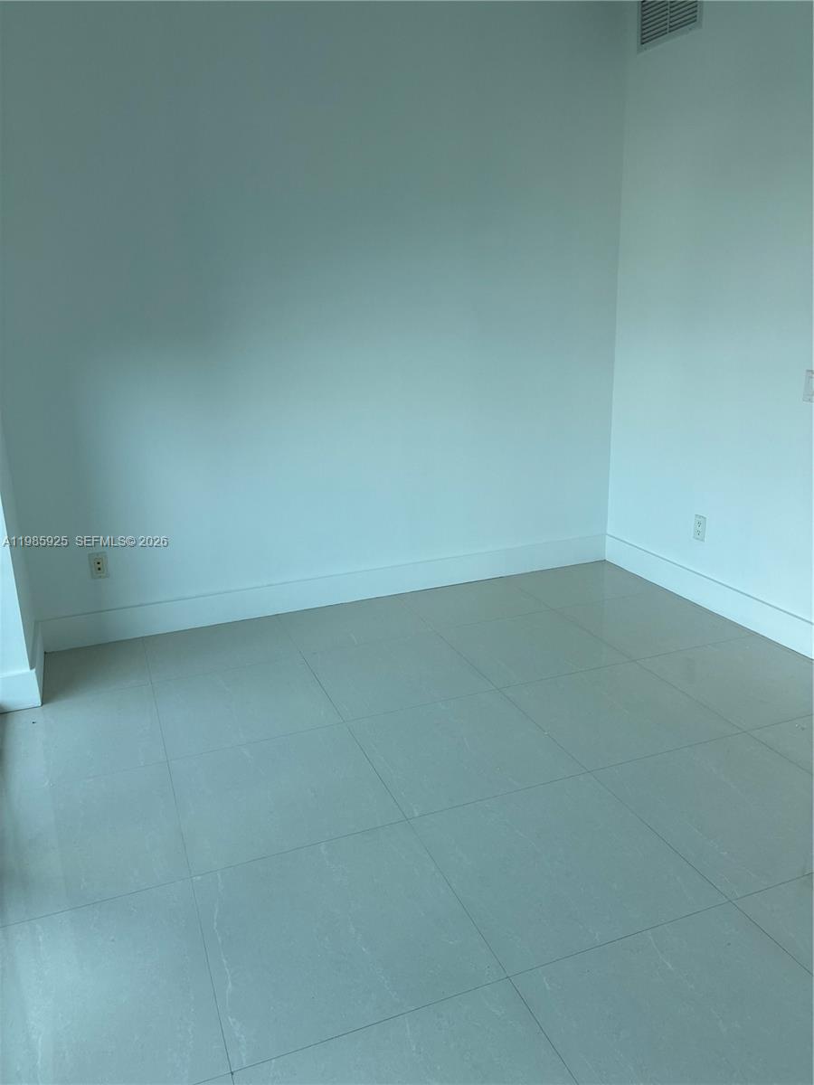 60 SW 13 ST #2007, Miami FL 33130
