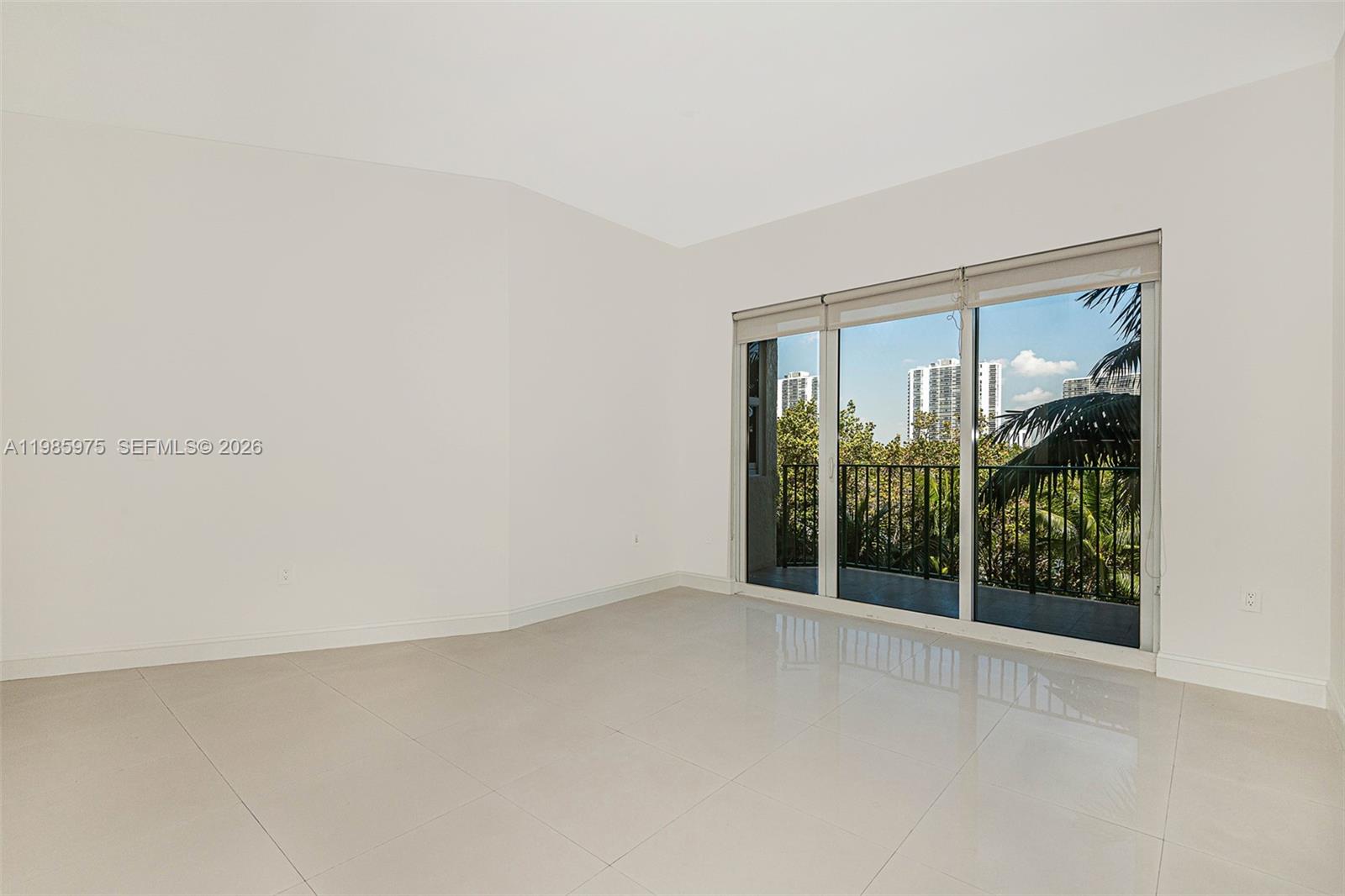 20000 E Country Club Dr #412, Aventura FL 33180